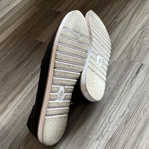 AK Sport SZ 8.5W slip on loafers. Preowned in good condition. - Picture 5 of 5